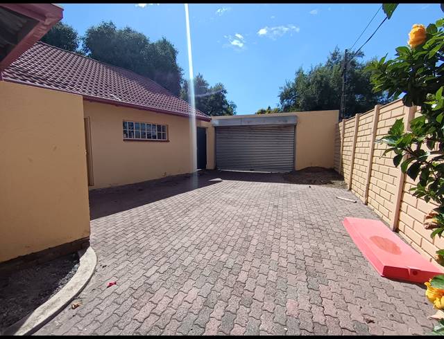 3 BEDROOM HOUSE FOR SALE IN BRACKENDOWNS